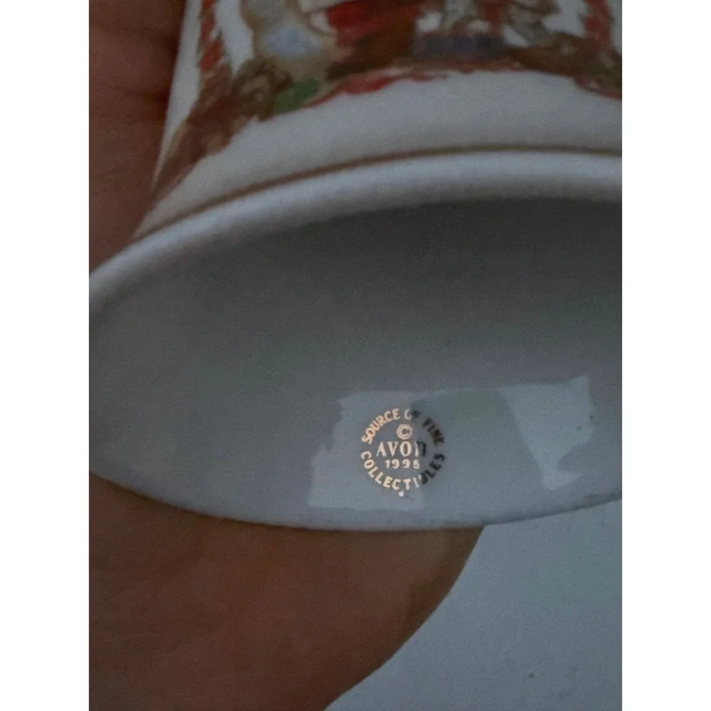 Avon Christmas 1995 Porcelain Bell Santa Claus Wreath Handle Fine Collectibles